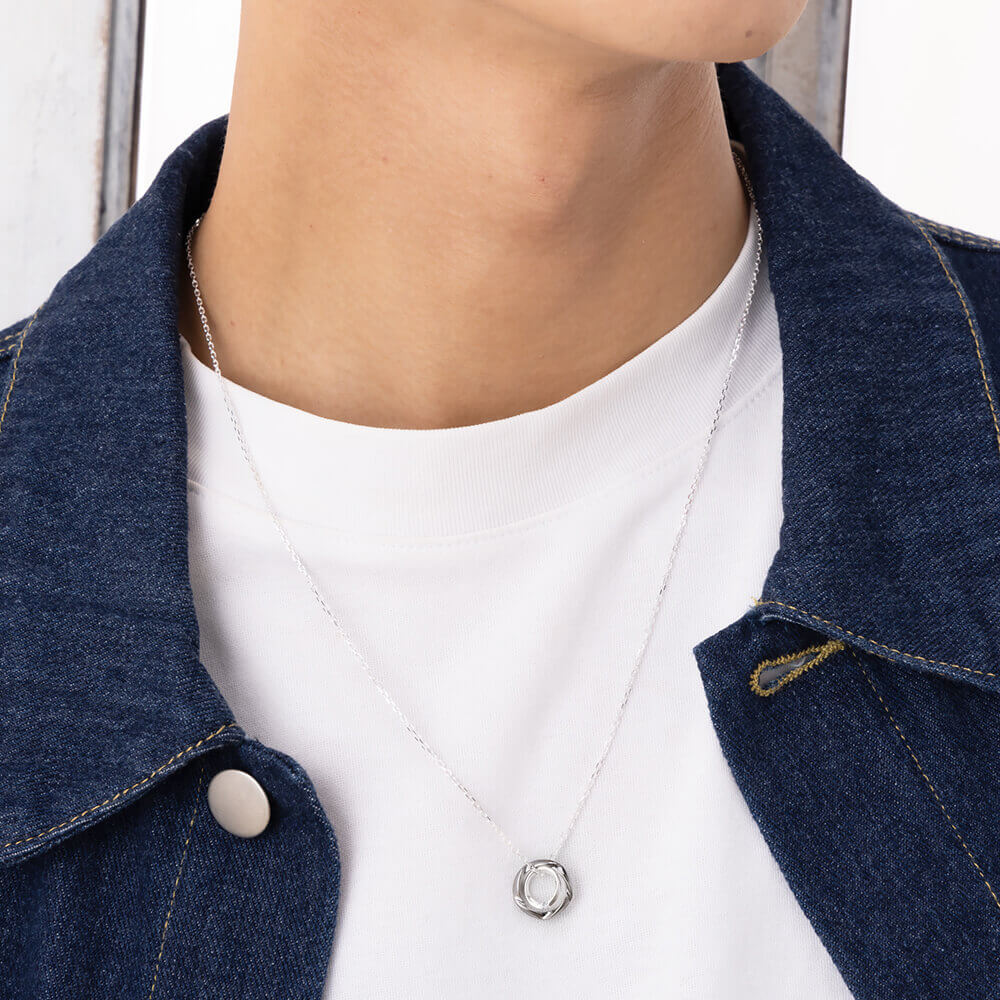 人気メンズネックレス