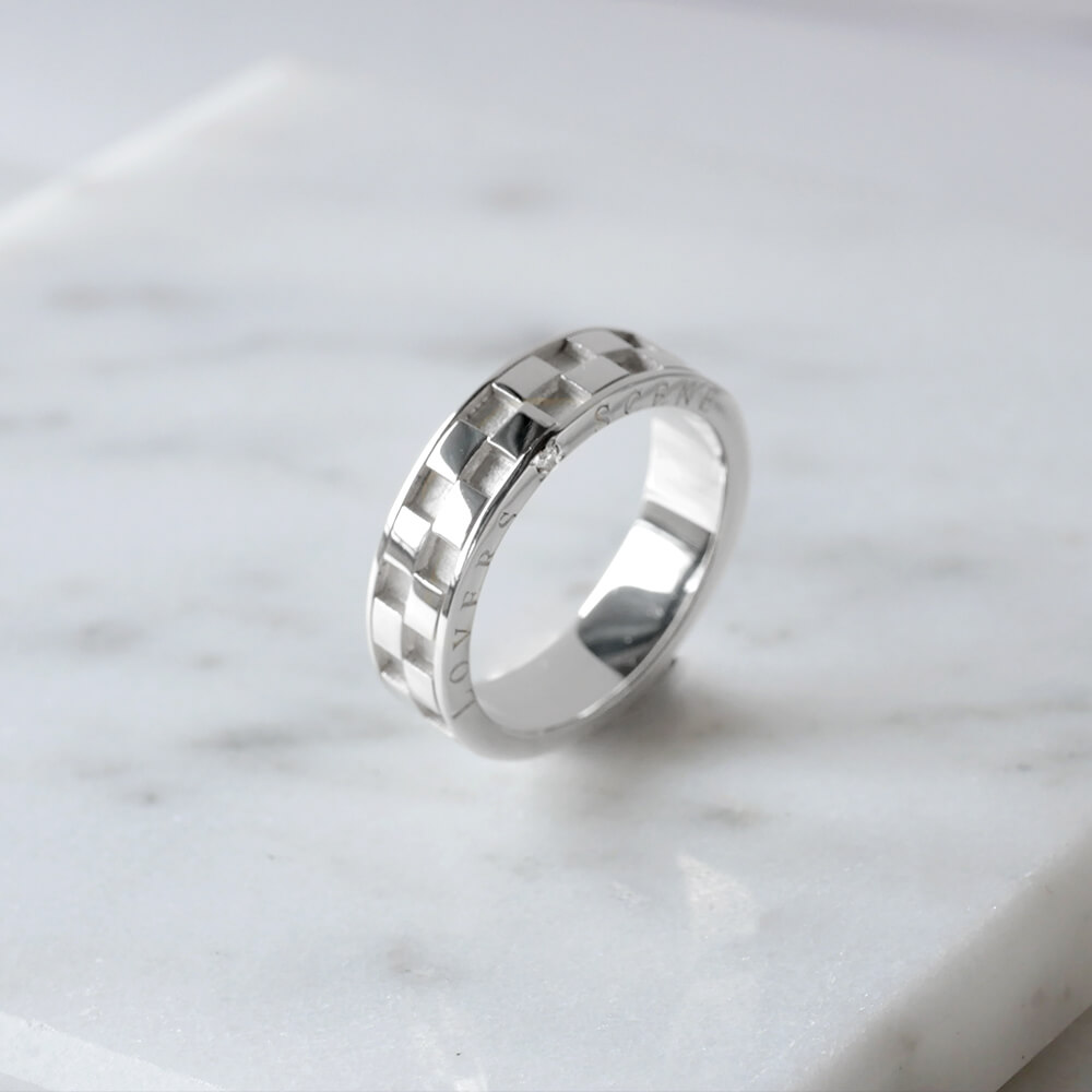 LOVERS SCENE　ラバーズシーン　チェック柄ダイヤモンド付きリング