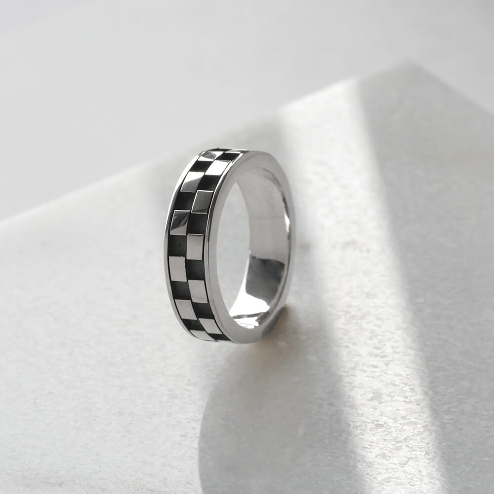 LOVERS SCENE　ラバーズシーン　チェック柄ダイヤモンド付きリング