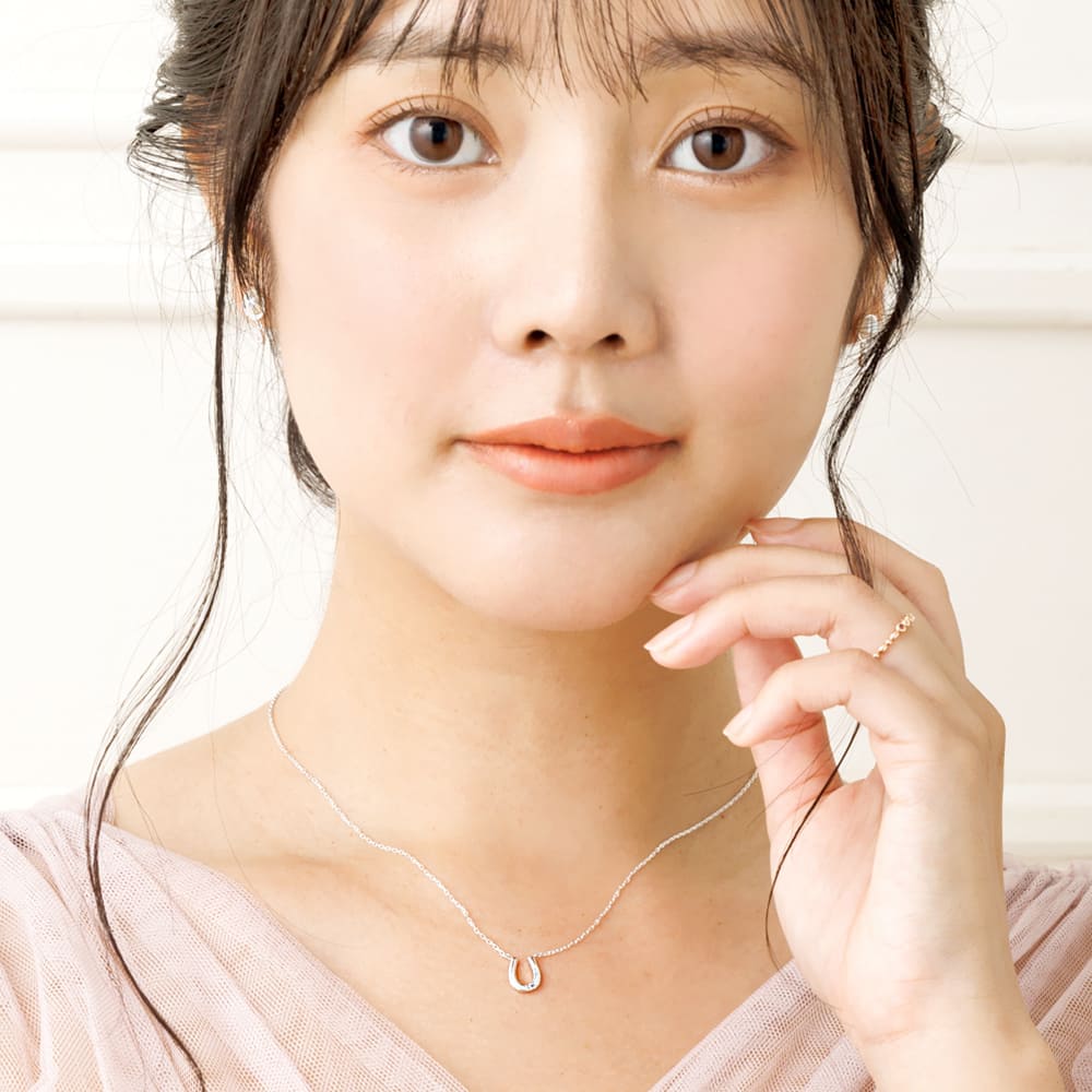 誕生石馬蹄ネックレス